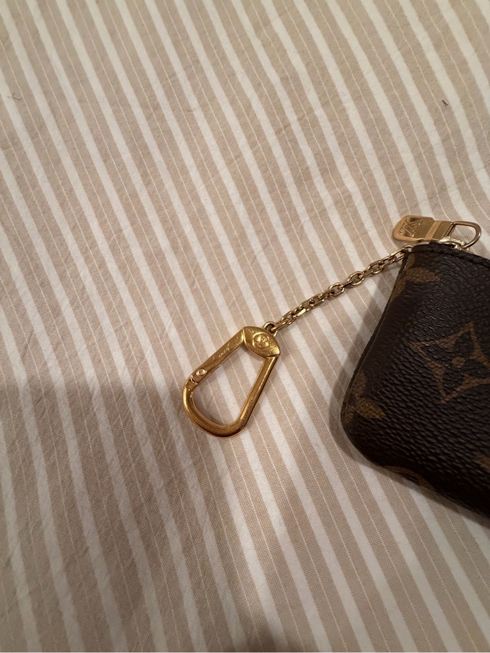 Louis Vuitton Monogram Key Pouch. - Picture 3 of 8